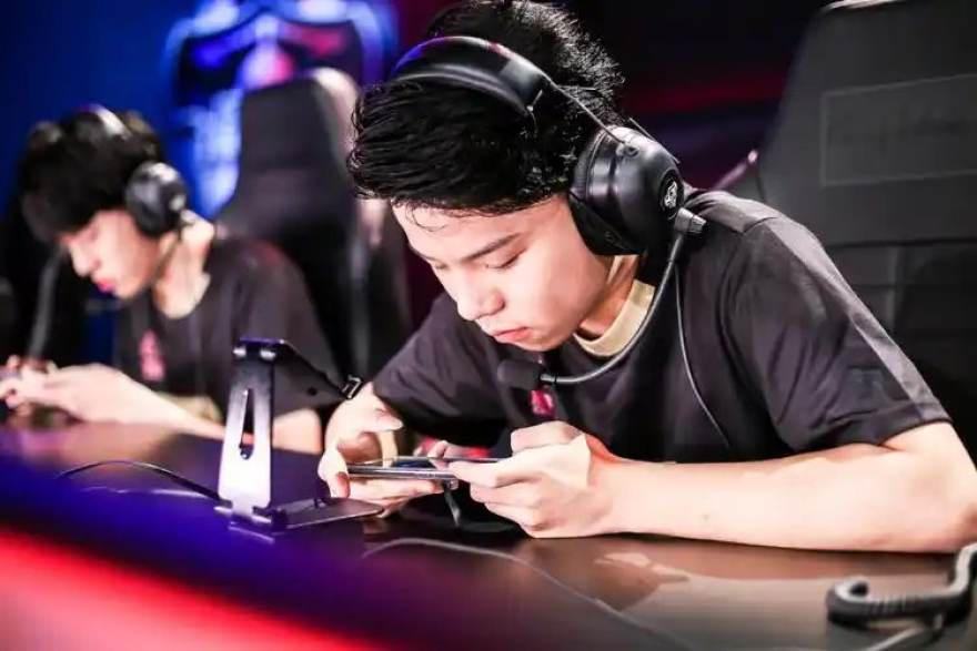 看球吧 从青训营到首发席：一位CS2指挥的三年成长样本